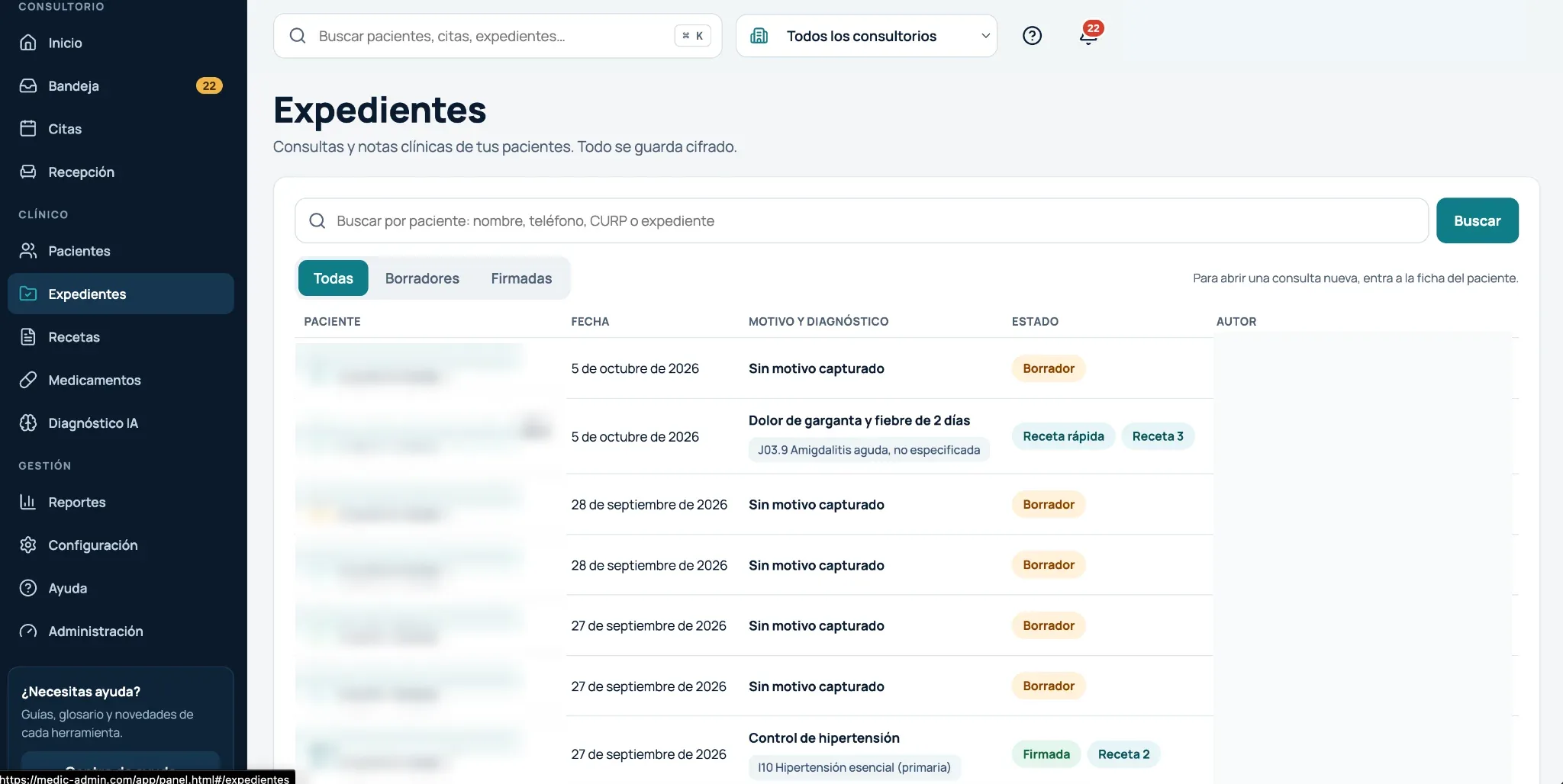 Pantalla real de expedientes clínicos y estado de consultas, con nombres difuminados